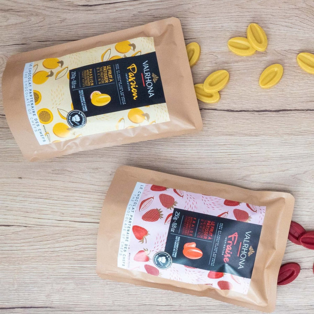 Valrhona Inspiration Passionsfruchtspezialität mit Kakaobutter, Callets,Erdbeere (1 x 250 g) - Versanel -
