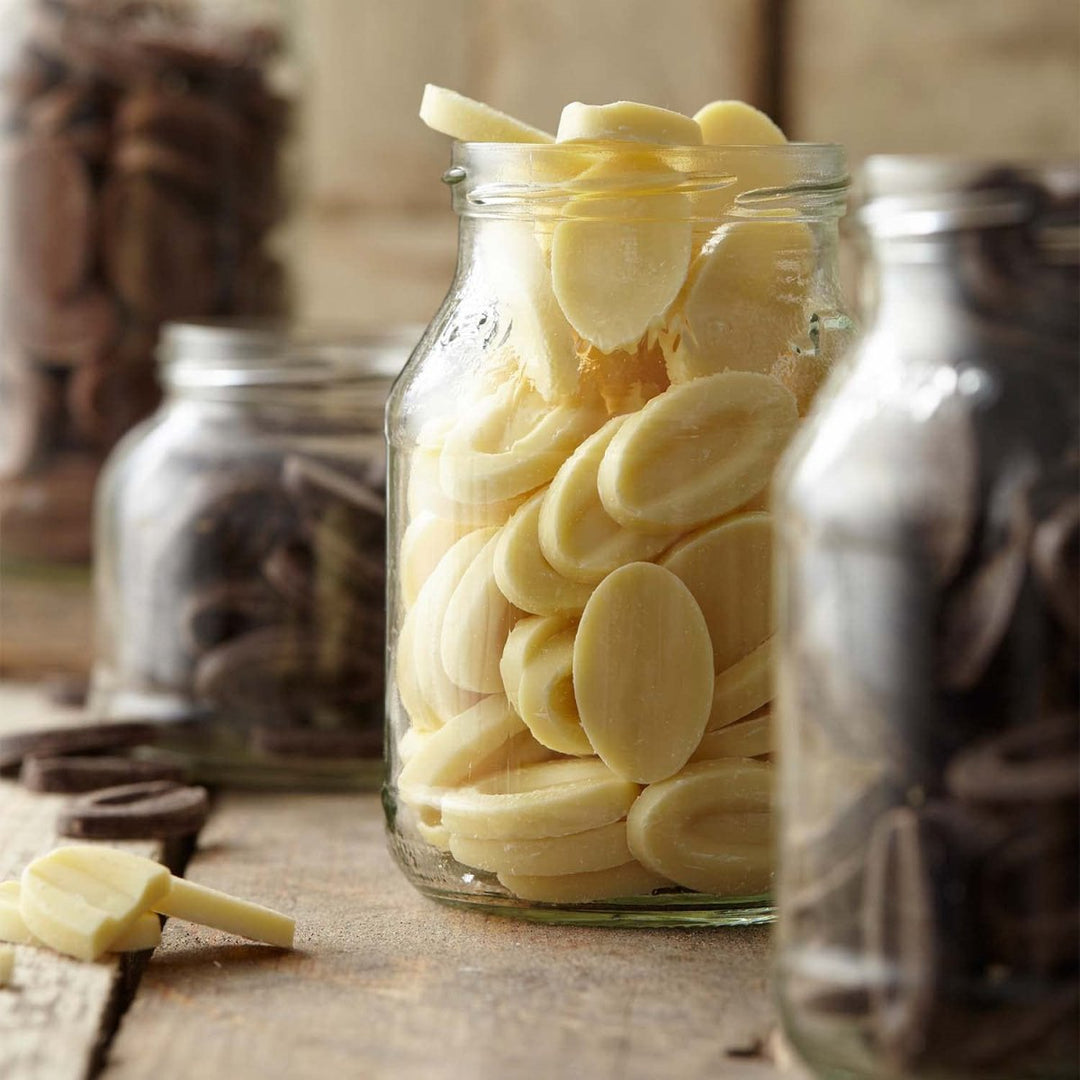 Valrhona Inspiration Passionsfruchtspezialität mit Kakaobutter, Callets,Erdbeere (1 x 250 g) - Versanel -