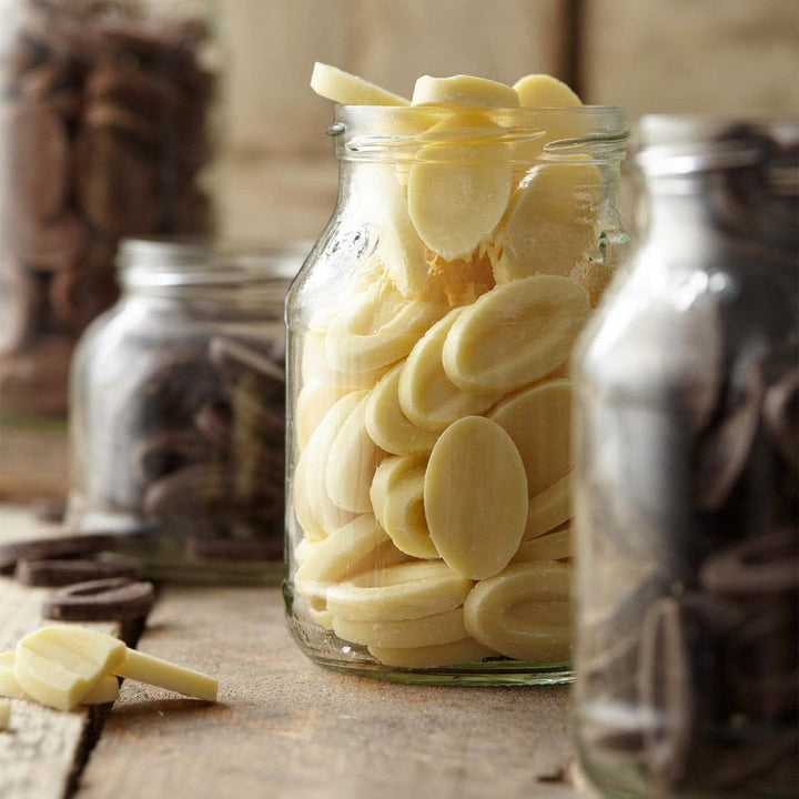 Valrhona Inspiration Passionsfruchtspezialität mit Kakaobutter, Callets,Erdbeere (1 x 250 g) - Versanel -